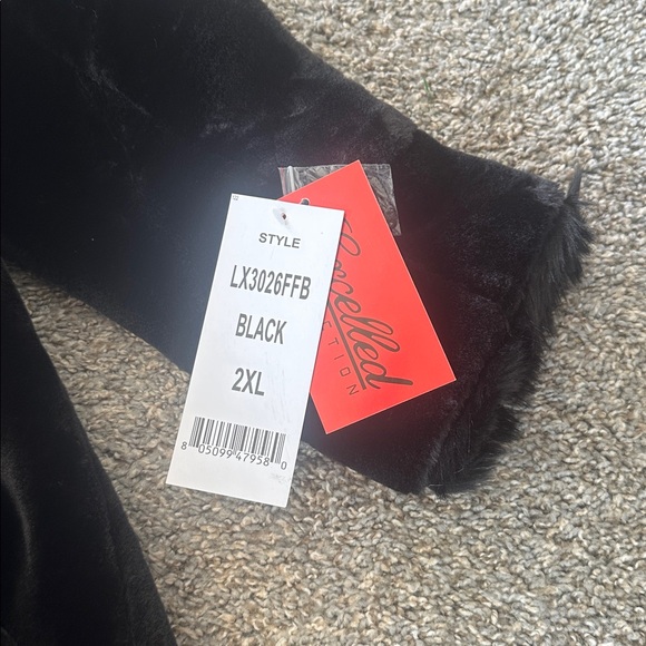 Luxurious Black Faux Fur Coat with Hood - Picture 5 of 6